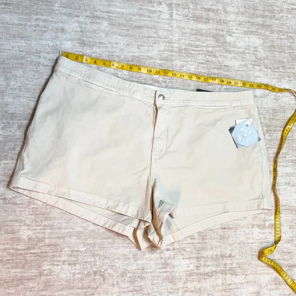 Ava & Viv Women’s 24 Plus Beige Comfort Waist Stretch High Rise Smart Shorts New - Image 2