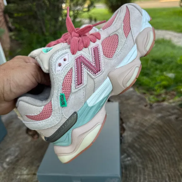 New Balance Women's Pink Coral & Mint Chunky Sneakers Girl size 4.5 - Image 2