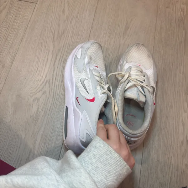Nike sneakers 8.5 - Image 4