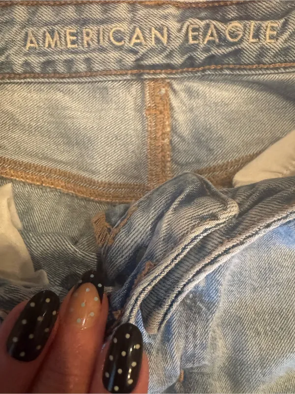 American Eagle Relaxed Mom Jeans – Size 2 Long, Light Wash - Image 3