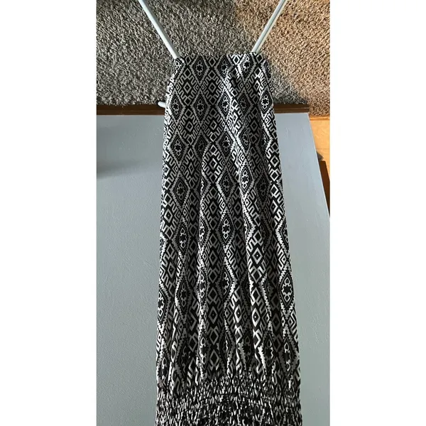 VLD‎ Women's Black And White Geometric Design sleeveless maxi dress size Large - Image 3