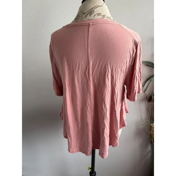 Lululemon‎ Women's Pink Short Sleeve V Neck Relaxed Fit Casual Top - Image 2
