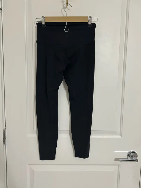 Med black leggings - Image 2
