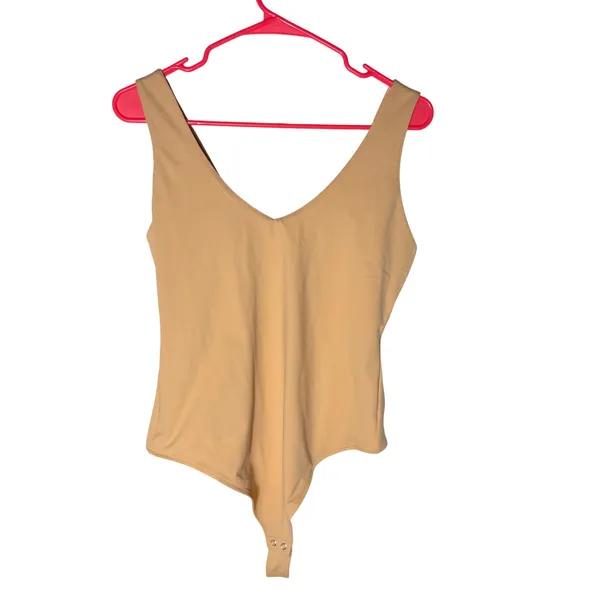 NWT REORIA Womens Beige Bodysuit Deep V Neck‎ Sleeveless Double Lined Large - Image 4