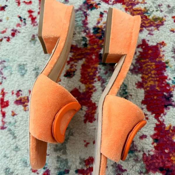DEE OCLEPPO Dizzy Leather Buckle Mule Sandals In Orange - Image 4