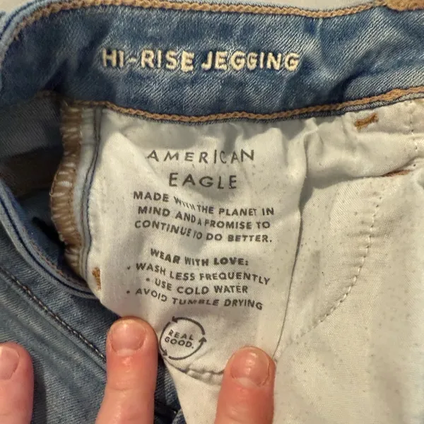 American Eagle High Rise Distressed Jegging 4R Light Wash. - Image 7