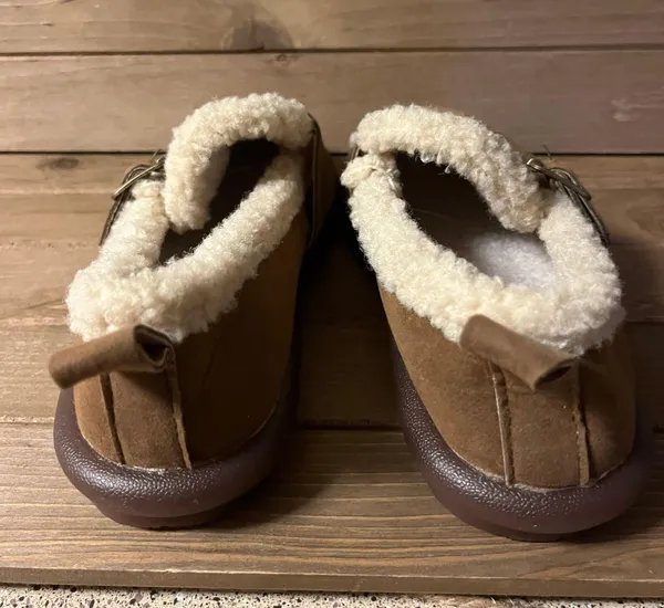Women's fluffy trim moccasins size 230/ 6.5 Tan - Image 3