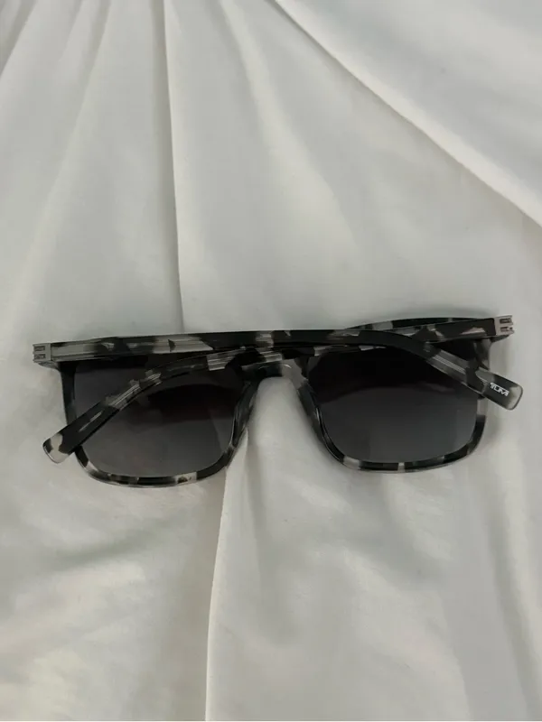 NWOT TUMI Tortoise Sunglasses in Clear and Black STU006 - Image 3