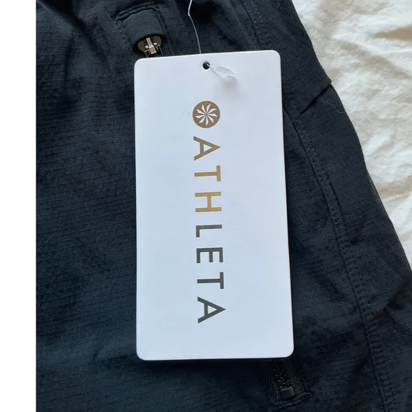 NWT Athleta Trekkie North Short Medium Black - Image 3