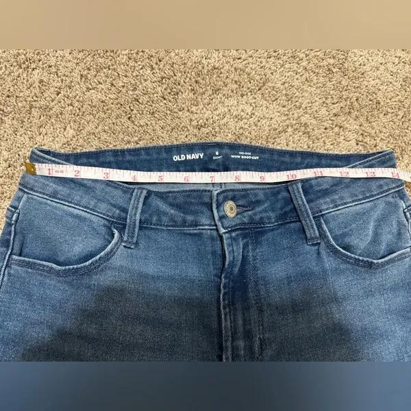 Old Navy Women's Straight Leg Jeans in Dark Blue - Image 3