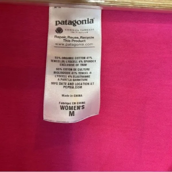 Patagonia Women's Fuchsia Hooded Sweatshirt - Image 6