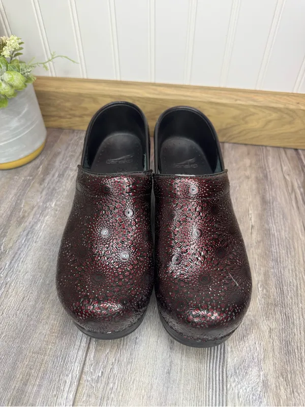 Dansko Womens Professional Wine Medallion Clogs Shiny Heeled EU 38 US 7.5 to 8 - Image 7