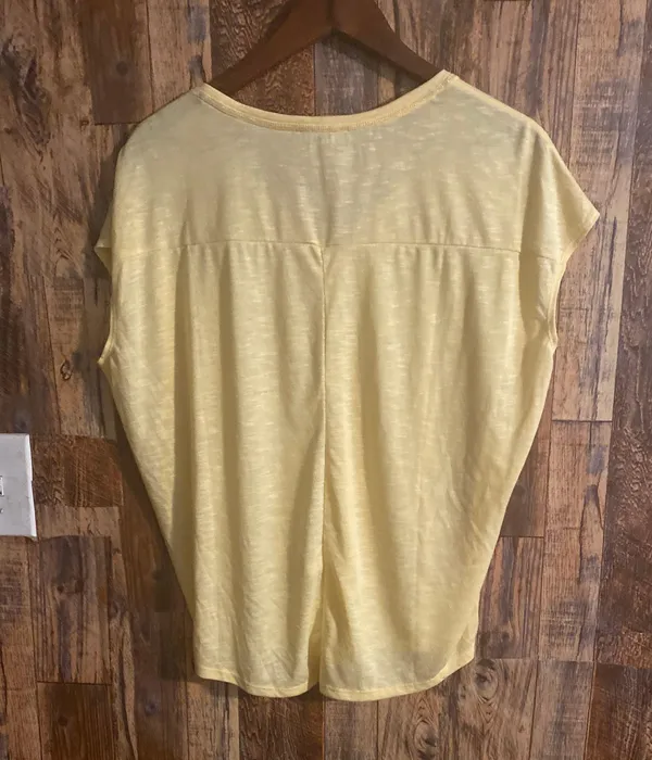 White House black market yellow T-shirt 65 polyester 35 viscose size small - Image 3