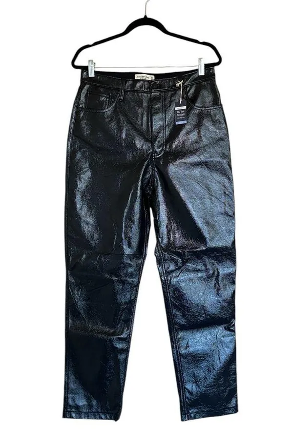NWT Abercrombie & Fitch The 90s Straight Ultra High Rise Faux Leather Pant - Image 4