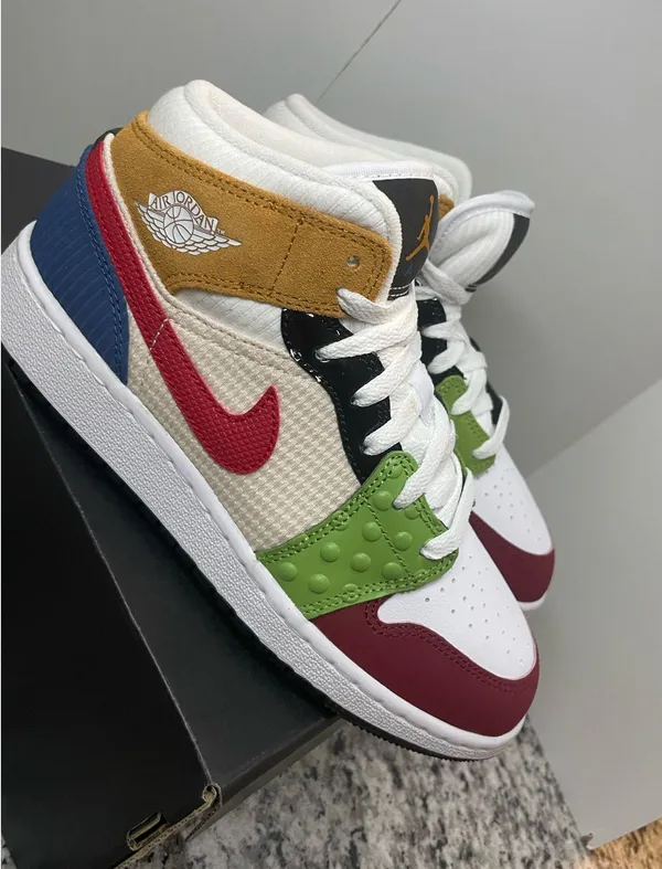 Air Jordan 1 Mid woman’s size 6.5 Messy Room DR6957-100 athletic - Image 3