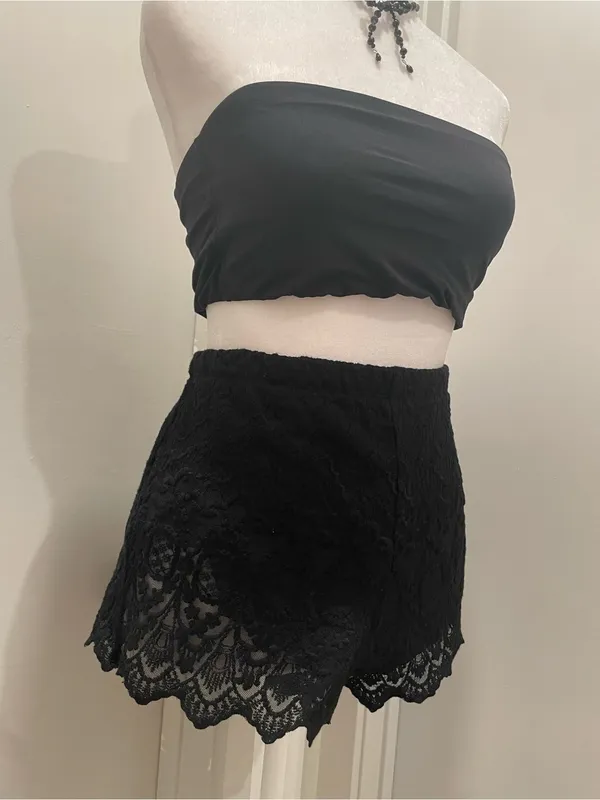 H&M Divided Black Lace Stretch Pull-On Shorts - S - Image 4