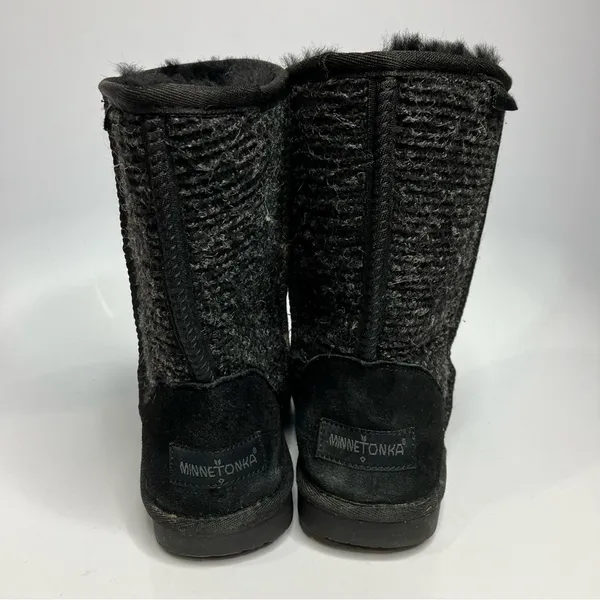 Minnetonka black suede boots‎ shearling lined size 6 - Image 8