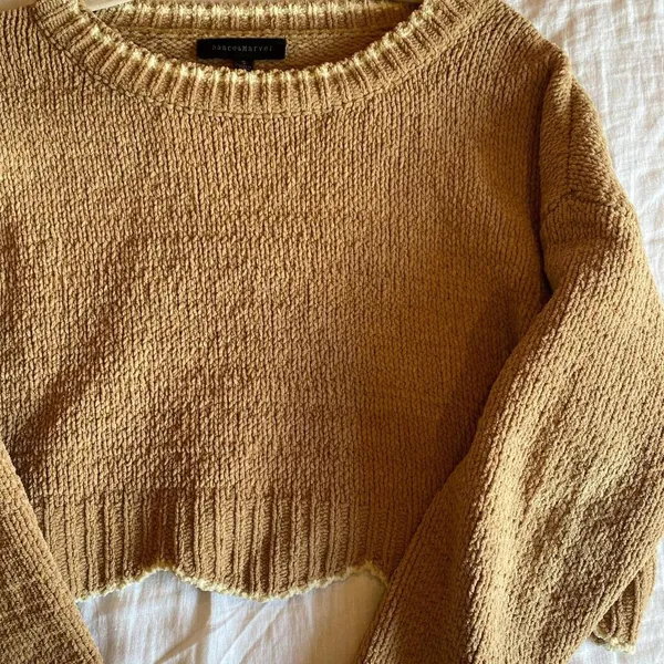 Crop Knit Scalloped Hem Sweater - Image 2