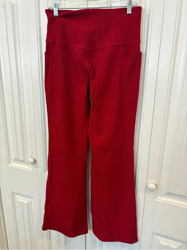 Athleta red salutation stash rib flare pants size large - Image 2