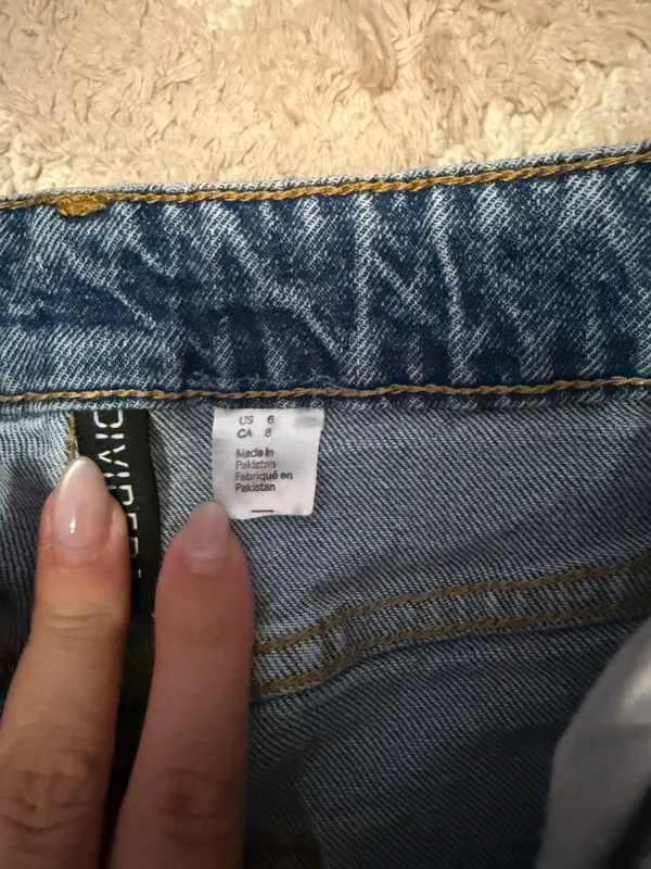 H&M Mom High-Waisted Jeans - Image 2