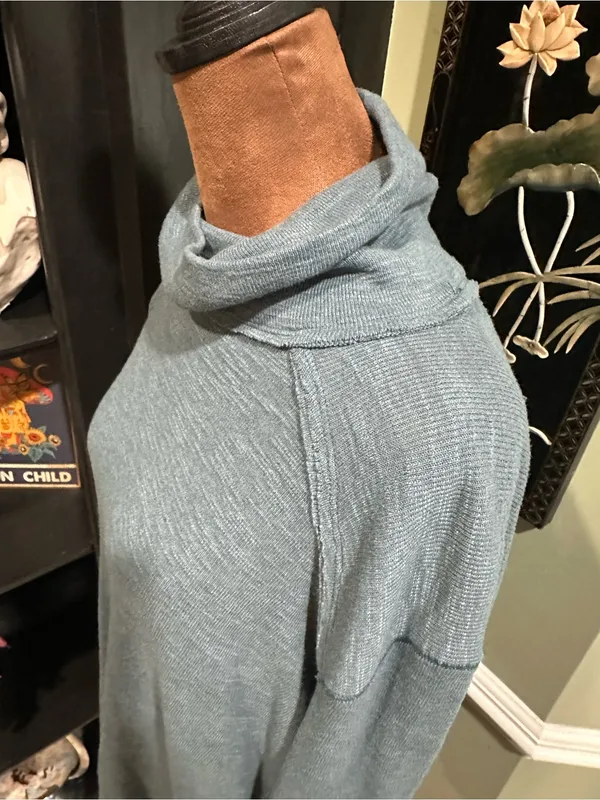 Free People We The Free Split‑Back Turtleneck Thermal – Size Medium - Image 8