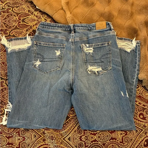 American Eagle Outfitters Women's Ripped Blue Mom Jeans!!! - Image 3