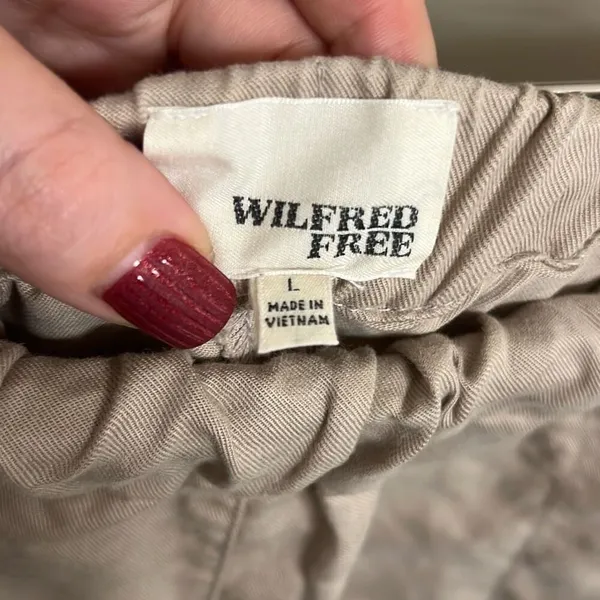 ✨Aritzia Wilfred Free Khaki Sz Large Shorts✨ - Image 4