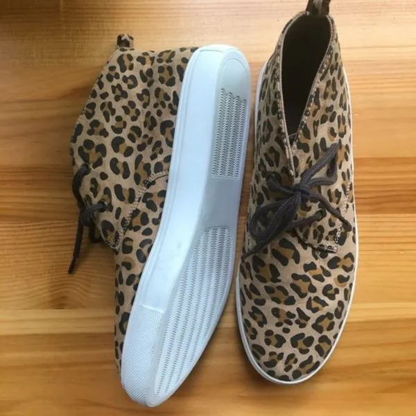 Gap Womens Cheetah Print Midtop Lace Up Sneaker Sz 8 - Image 2