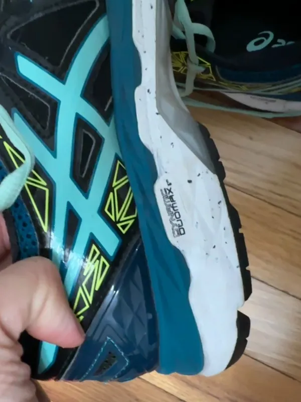 ASICS Women's size 8 in black and teal - Image 5