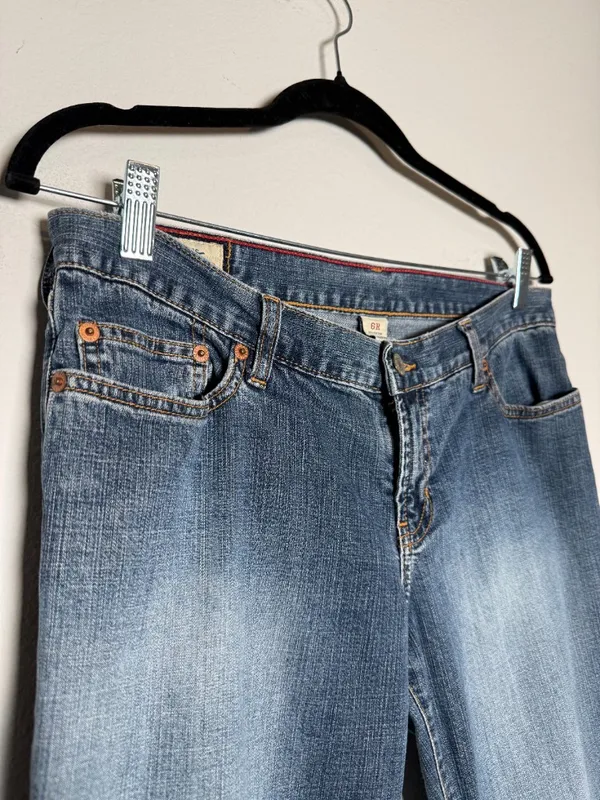 Abercrombie & Fitch Women's Flared Blue Denim Jeans - Image 2