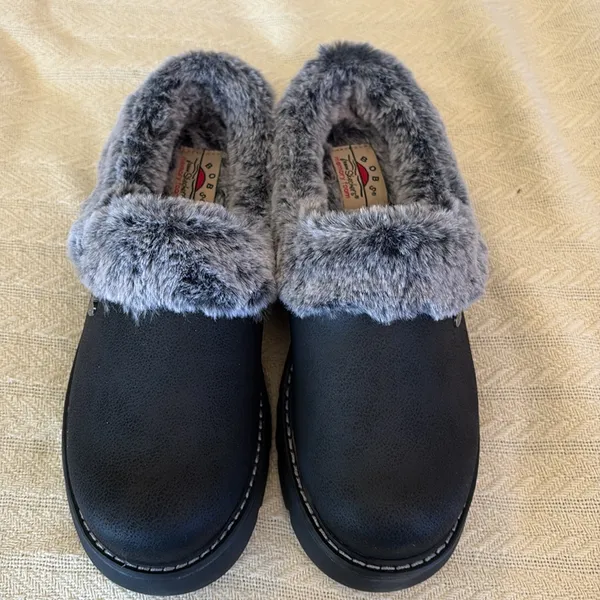 NIB NWT Skechers Bobs Cozy Black Faux Fur Lined Women's Shoes 7 - Image 2