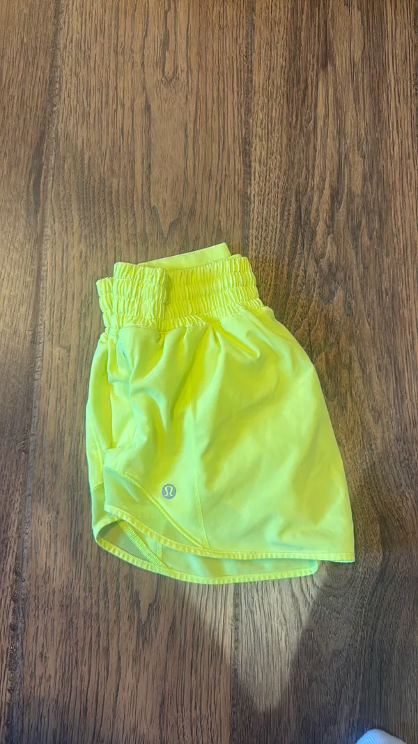 Lululemon Hotty Shorts 2.5" Hot High-Rise - Image 2