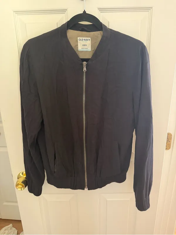 Old Navy Women's Black Bomber Jacket Size Medium - Image 2