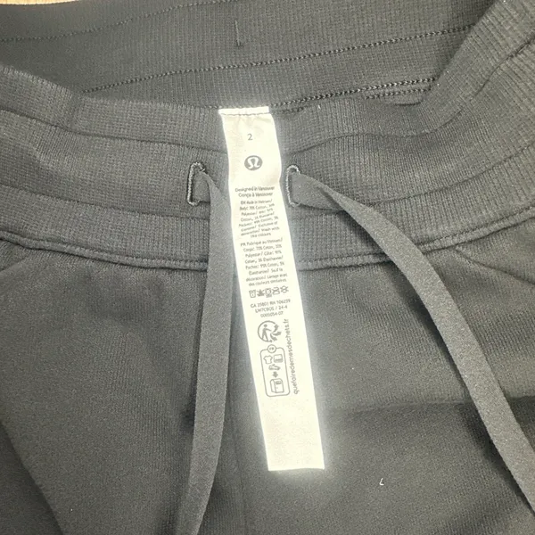 Lululemon Scuba High-Rise Short 5" Black - Size 2 - Image 4