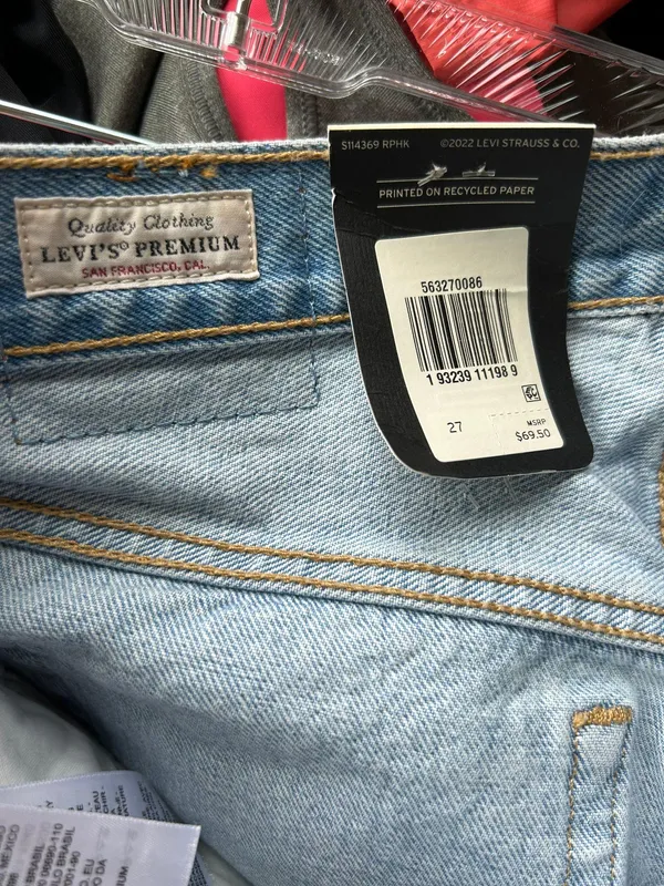 Levi's NWT  501 shorts - Image 3