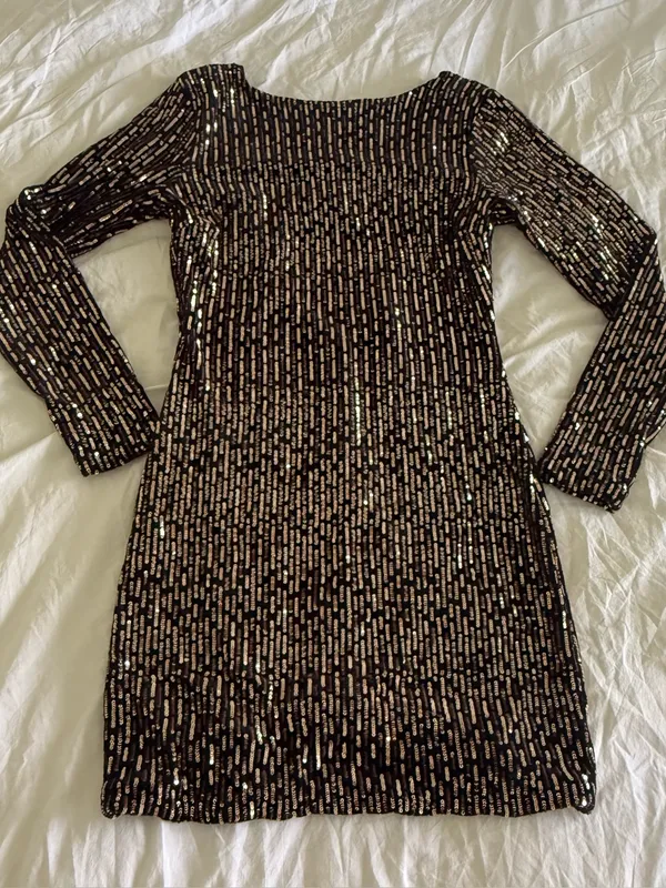NWOT Windsor black and Gold Sequin mini dress - Image 5