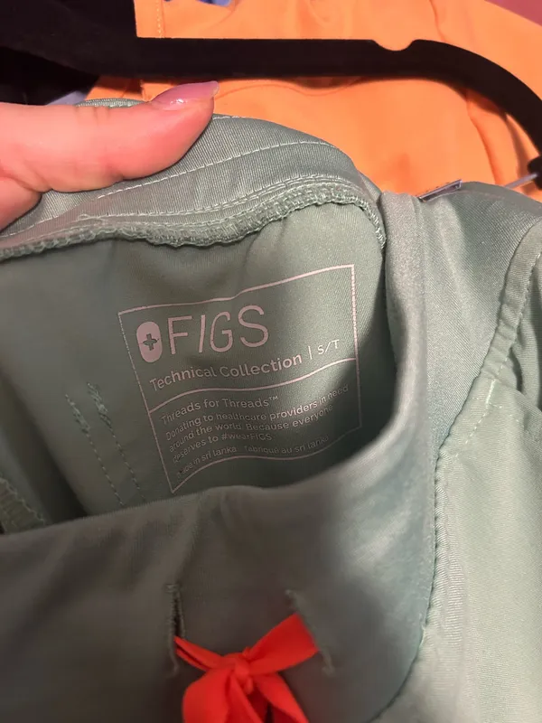 FIGS Scrub Set - Image 6