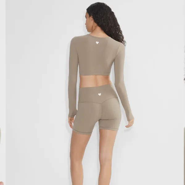 Aritzia BUTTER Mobility Longsleeve Crop Top - workout top in nomad Taupe size M - Image 14