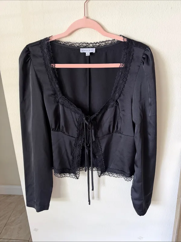 Gianni bini black satin goth lace square neck tie front top blouse L - Image 2