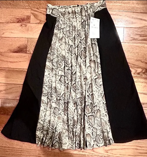Zara BASIC NWT TRENDY NWT BLACK/front snake print pleated midi skirt S - Image 6