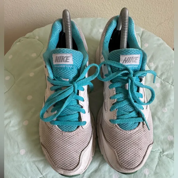 Nike Downshifter White and Teal Running Shoes Womens size 8 - Image 3