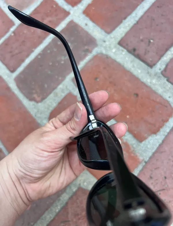 Vintage Black Oval Sunglasses - Image 4