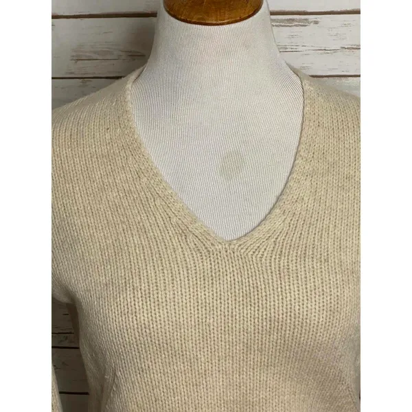 J.Crew classic cream lambswool long sleeve w/ elbow patch V-neck sweater Medium - Image 8