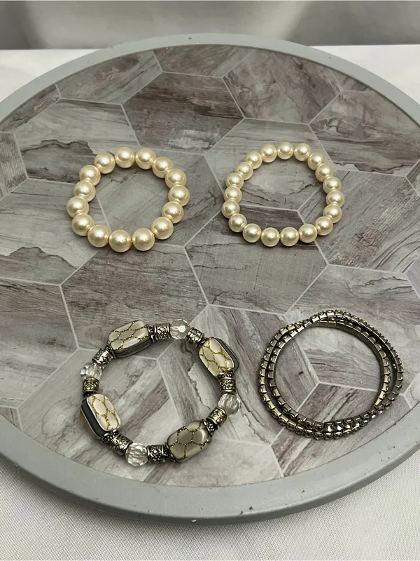 Source Unknown Lot Of 5 Womens Stretch Bracelets Faux Pearl Rhinestone Beaded Fashion Jewelry - Image 5