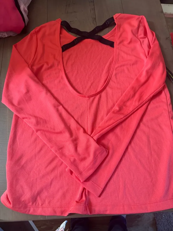 Nike Size Small NWT Women's Long Sleeve Athletic T-Shirt Coral - Image 4