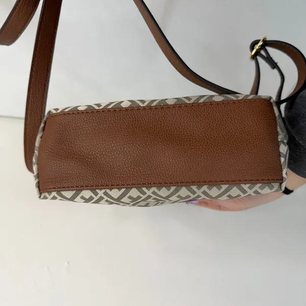 Tommy Hilfiger tan adjustable crossbody zip‎ pocket shoulder purse bag gold - Image 3