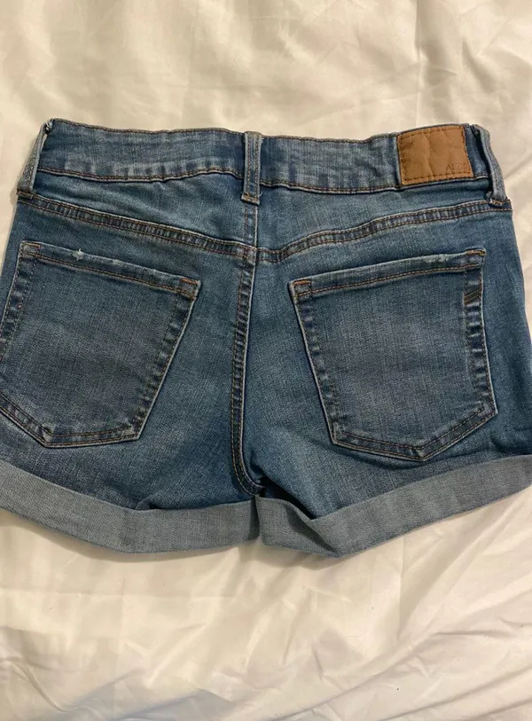 Aeropostale Low Rise Midi Denim Shorts - Image 5