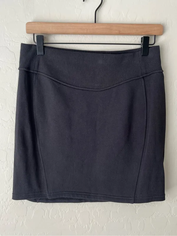 Lululemon high rise scuba mini skirt stretch travel black small - Image 7