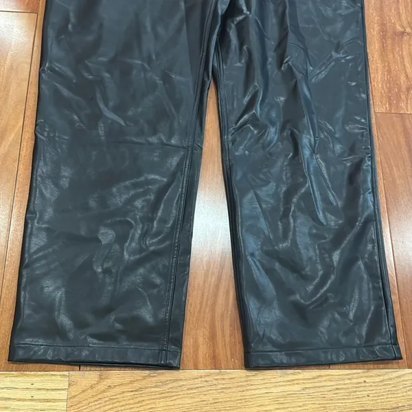 NWOT Abercrombie & Fitch The 90s Relaxed High Rise Vegan Leather‎ Pants 35/20R - Image 5
