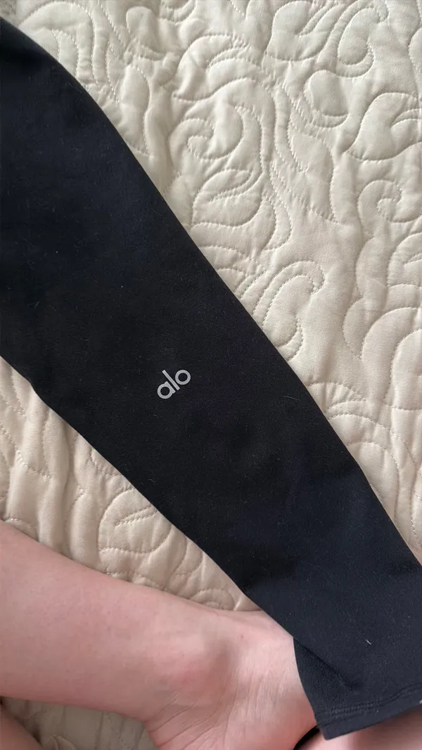 Alo Yoga - Image 4